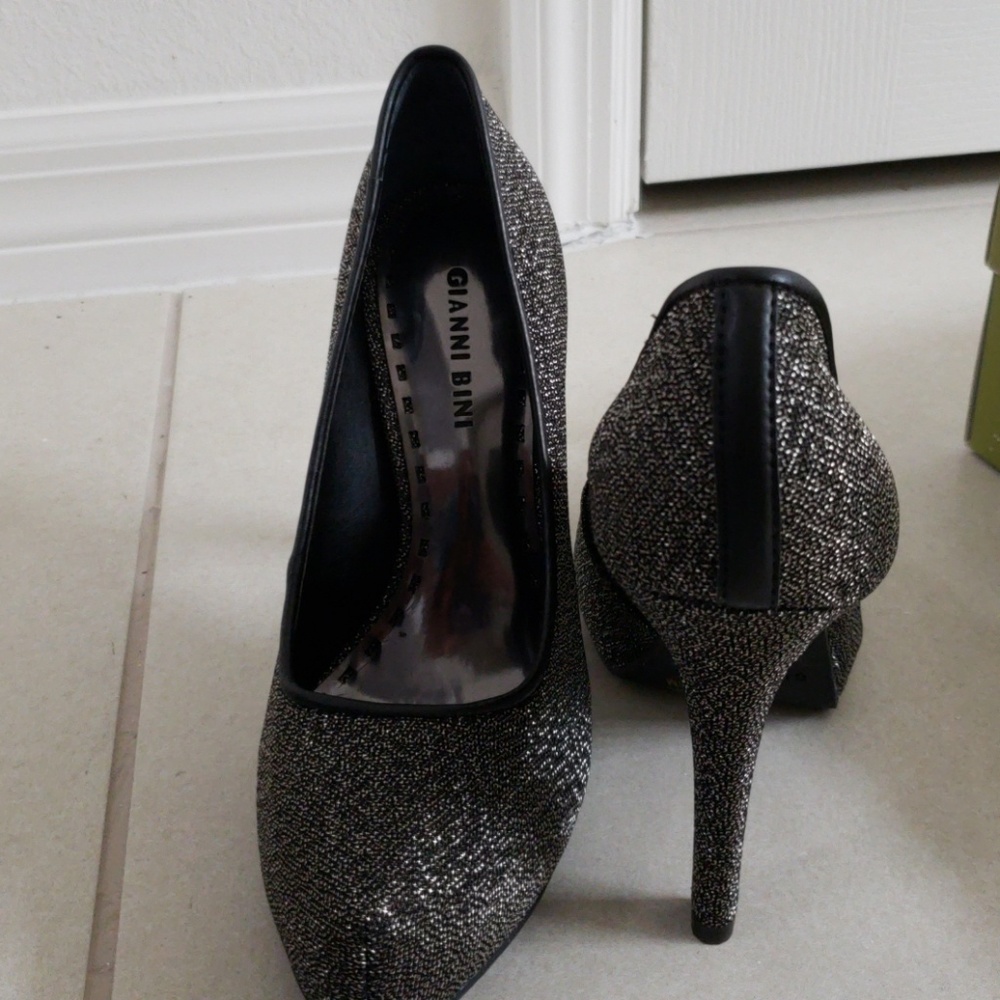 Shoes - Picture 4 of 6